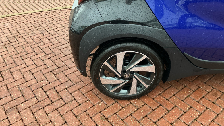 Toyota Aygo X 1.0 VVT-i Edge 5dr Petrol Hatchback